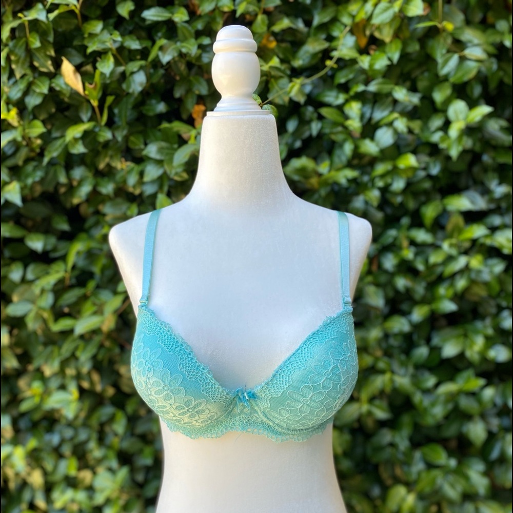 36c gently used teal victoria secret bra